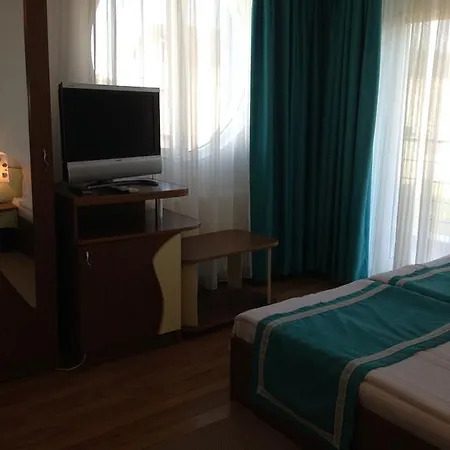 Marina House Konukevi 3*